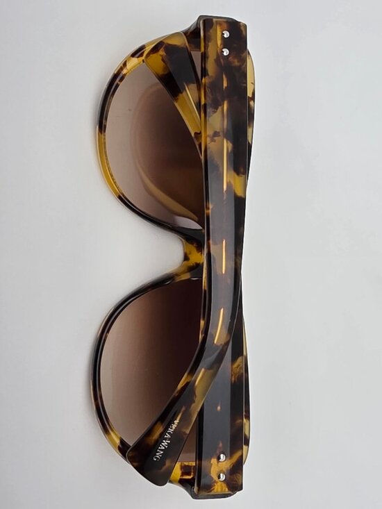Vera Wang V210 Tokyo Tortoise Frame Light Brown Gradient Lens Sunglasses Italy